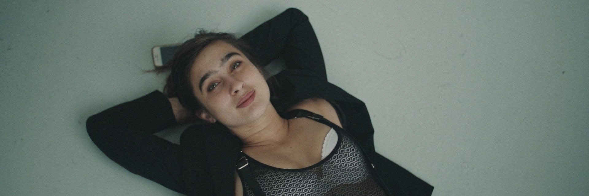 filmova-recenzia-apolonia-apolonia-main Filmová recenzia: Apolonia, Apolonia: Dôvera ako kľúč k absolútnemu obnaženiu